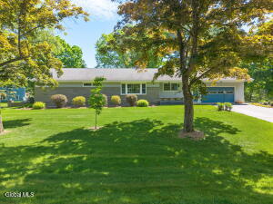 6 W Hite Court Schenectady, NY 12303