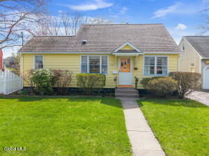 15 Albermarle Road Scotia, NY 12302
