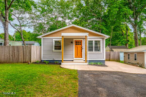 8 Cove Street Niverville, NY 12130