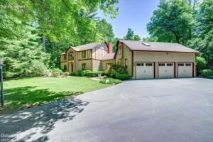 16 Innisbrook Drive Clifton Park, NY 12065