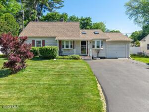 13 Saratoga Drive Glenville, NY 12302