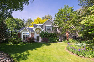 22 E Claremont Drive Voorheesville, NY 12186
