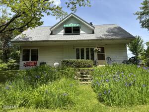 27 Rutherford Road West Sand Lake, NY 12196
