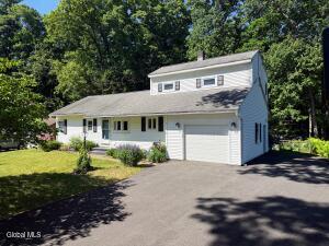 132 Birch Lane Schenectady, NY 12302
