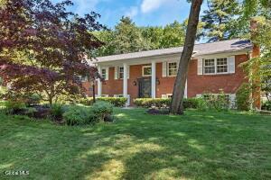 2307 Pine Ridge Road Niskayuna, NY 12309