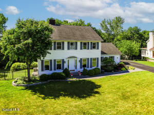 14 Edgewater Court Watervliet, NY 12189