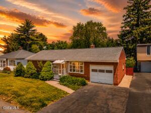 9 Garden Avenue Albany, NY 12203