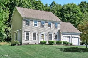 17 Christopher Way Halfmoon, NY 12065