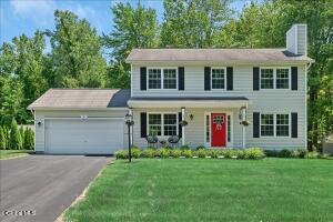 4 Kiliaen Way Halfmoon, NY 12065