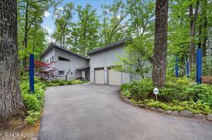 17 Ten Springs Drive Saratoga Springs, NY 12866