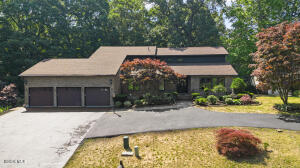 34 Oaktree Lane Niskayuna, NY 12309