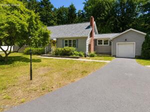 19 Newcastle Road Halfmoon, NY 12065