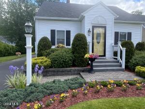 34 Van Heusen Street Colonie, NY 12205