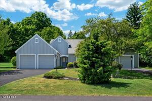 11 Greystone Drive Voorheesville, NY 12186
