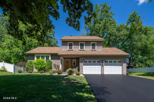 17 Montgomery Way Clifton Park, NY 12065