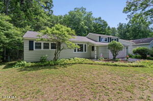24 Ellen Lane Schenectady, NY 12302