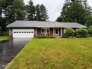 14 Crownwood Lane Queensbury, NY 12804