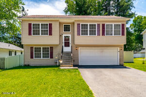 14 Booth Street Colonie, NY 12205
