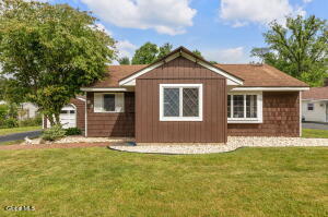 53 Miracle Lane Colonie, NY 12211