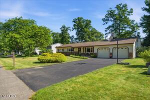 7 Turnberry Lane Clifton Park, NY 12065