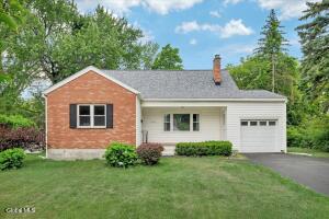 2027 Fairlawn Parkway Schenectady, NY 12309