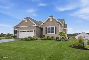 6 Clover Leaf Drive Halfmoon, NY 12065