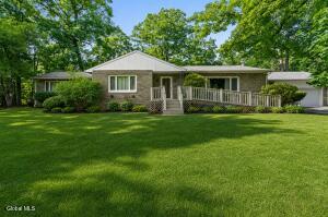 39 Woodside Drive Glenville, NY 12302