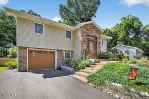 1037 Timothy Lane Niskayuna, NY 12309