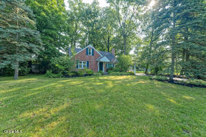 1585 Regal Avenue Schenectady, NY 12309