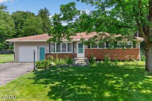 8 Helen Court Glenville, NY 12302