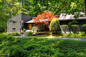 27 Robinwood Drive Clifton Park, NY 12065