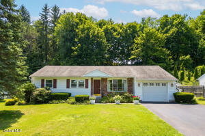 15 Woodside Court Wynantskill, NY 12198