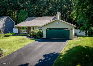 43 Algonquin Road Halfmoon, NY 12065