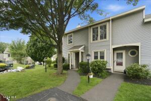 5 Minuteman Court Halfmoon, NY 12065