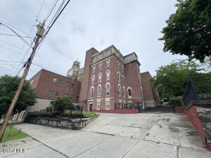 192 9th Street Troy, NY 12180