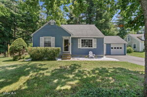 7 Pinewood Road Guilderland, NY 12084