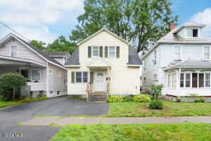 17 Frank Street Schenectady, NY 12304