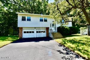 4 Cedar Court Schenectady, NY 12309