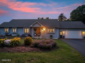 33 Maid Marion Way Queensbury, NY 12804
