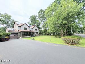 841 Harris Drive Niskayuna, NY 12309