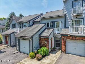22 Lakeview Road Saratoga Springs, NY 12866