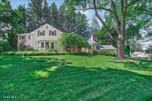 1916 E Country Club Drive Niskayuna, NY 12309