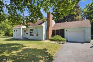6 Carlton Drive Queensbury, NY 12804