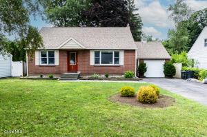 11 Forest Drive Colonie, NY 12205