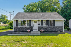 13 Adams Drive Colonie, NY 12205
