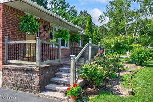 1009 Tollgate Lane Schenectady, NY 12303