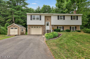 7 Glenwood Drive Saratoga Springs, NY 12866