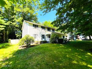 7 Woods Way Clifton Park, NY 12065