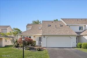 8 Rusfield Drive Glenmont, NY 12077