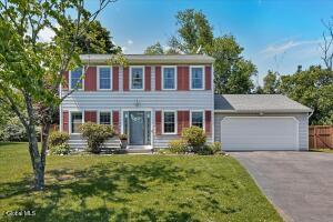 11 Brinker Circle Glenmont, NY 12077